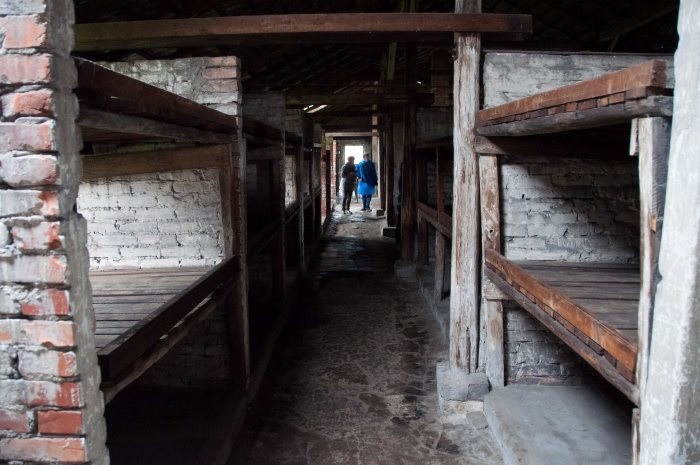 Interno della baracca in muratura di Auschwitz II - Birkenau