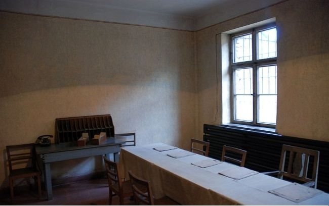Sala delle udienze del tribunale speciale della Gestapo di Katowice