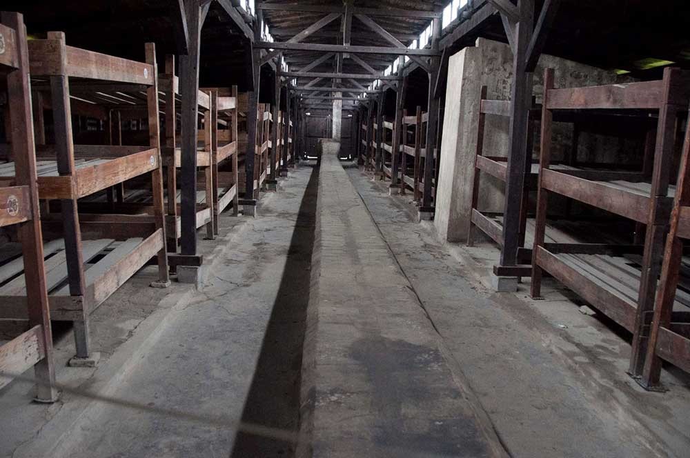 KL Auschwitz II - Birkenau interno di baracca in legno