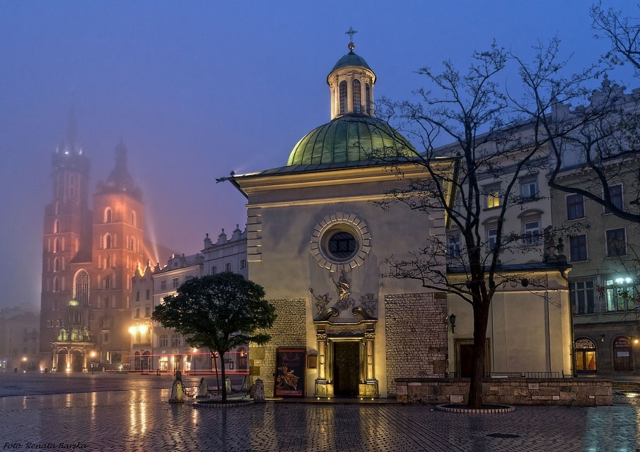 Cracovia, la piazza del Mercato con Chiesa Mariana di S. Adalberto